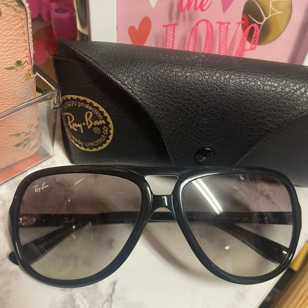 Used Ray-Bans - Picture 2 of 7